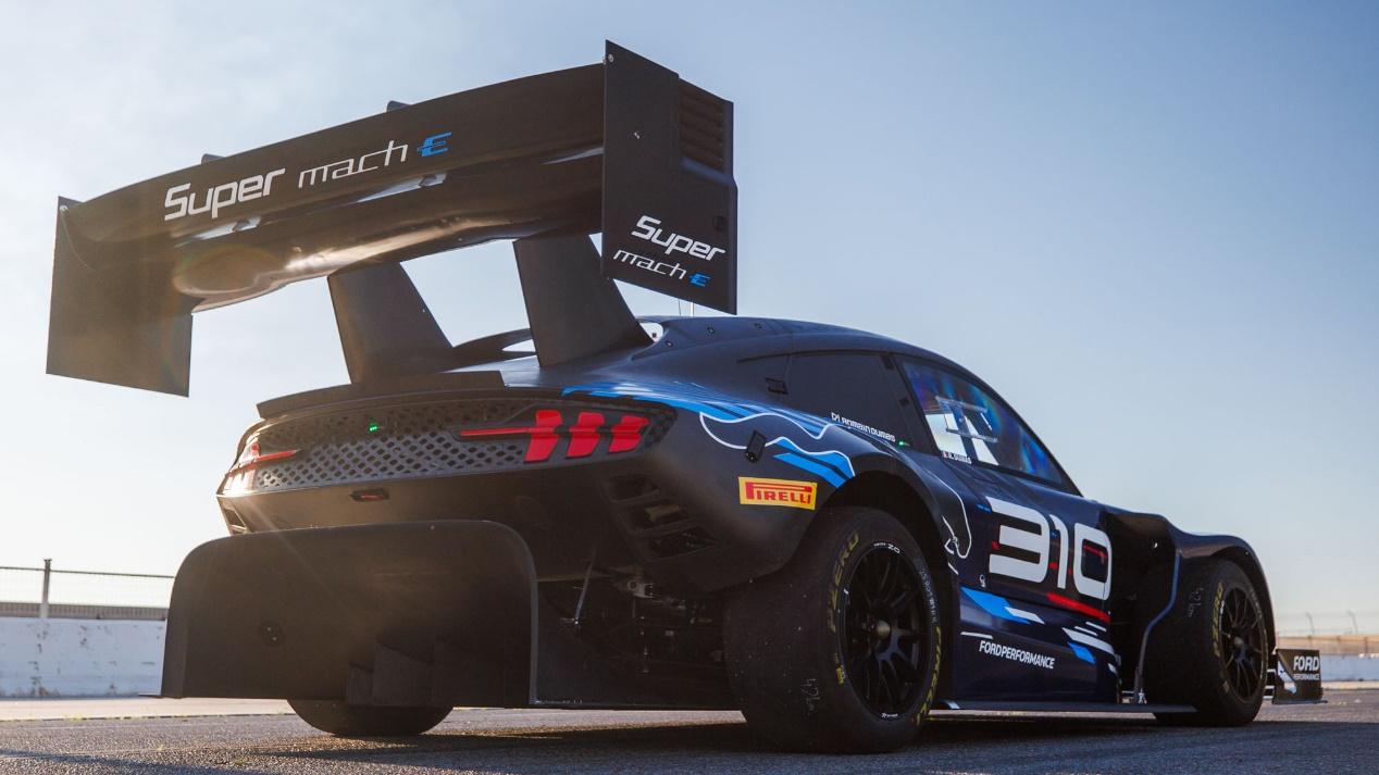 顶峰相见  Super Mustang  Mach-E重返派克峰云端