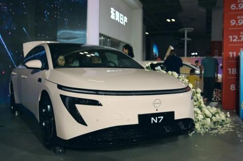 15万级家轿安全突围战：eπ007以军工品质重塑全能标杆