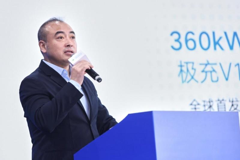 浩瀚能源品牌首次亮相2025北京国际充换电展 斩获“2025超充网络开拓先锋”