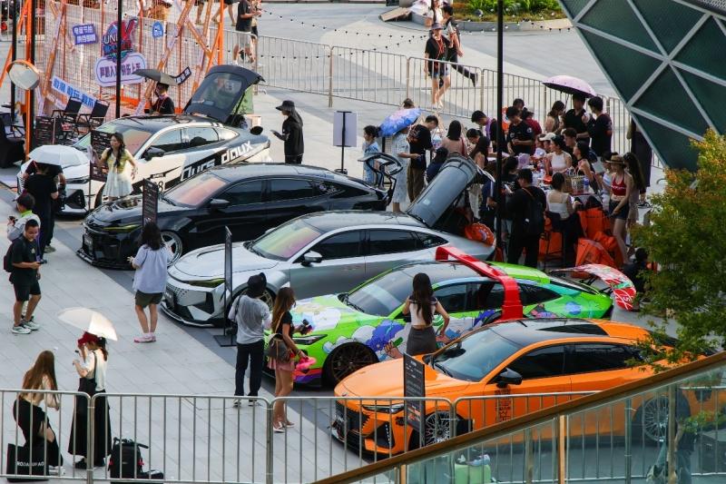 全系标配电动尾翼+掀背门,到手价9.79万元起!长安第三代UNI-V价格权益发布!