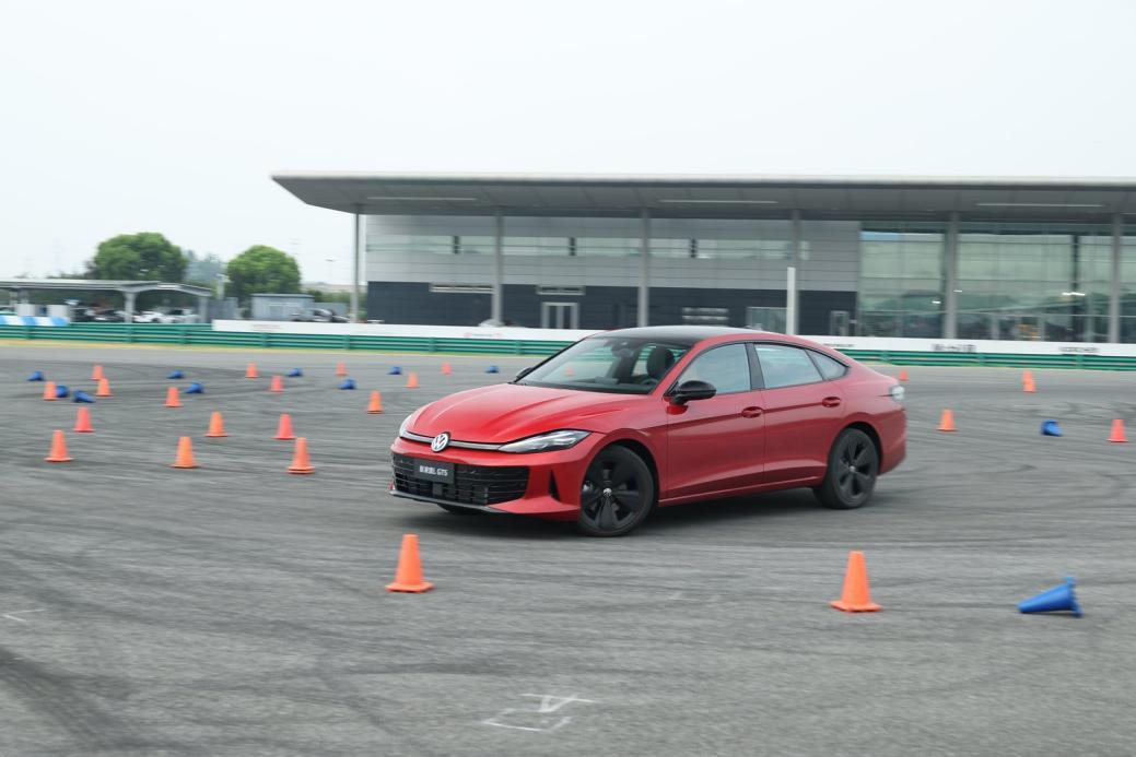 GT不熄 凌感全开 全新凌渡L高能登陆保时捷体验中心