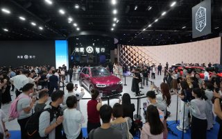 以“新豪华”矩阵引领智能出行新风尚，问界闪耀2025年成都车展