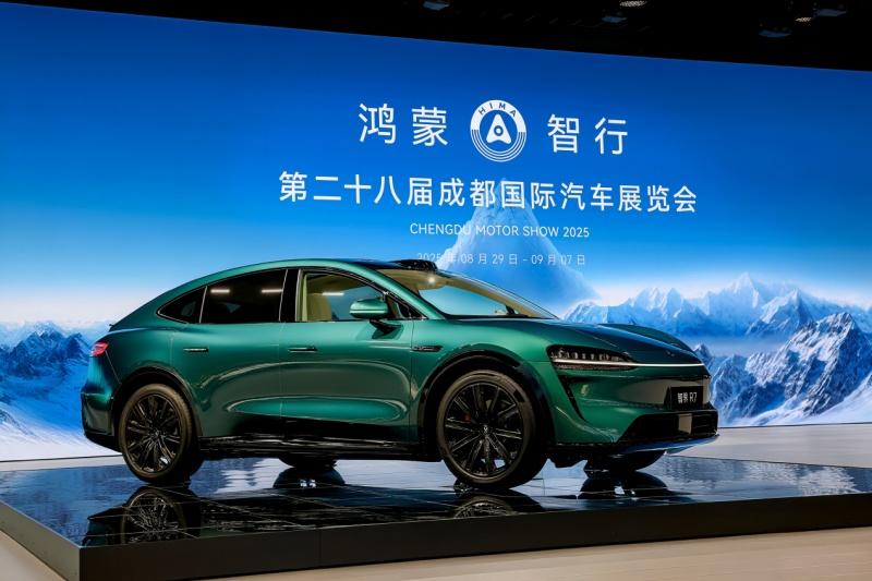 智界双7亮相成都车展,新品引发热烈反响