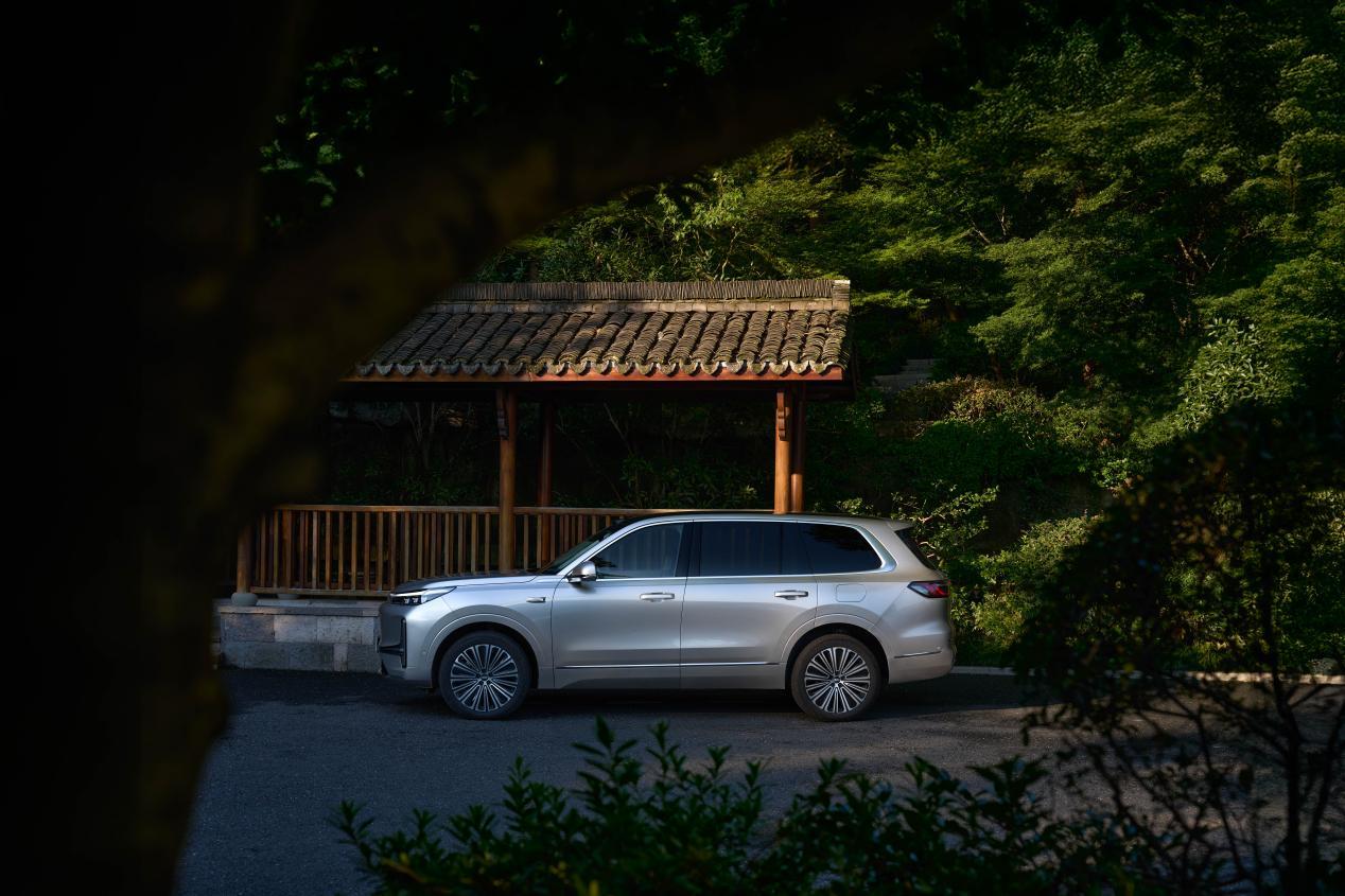 AI体系造AI汽车！限时17.38万起，吉利银河M9上市，开启AI出行新时代