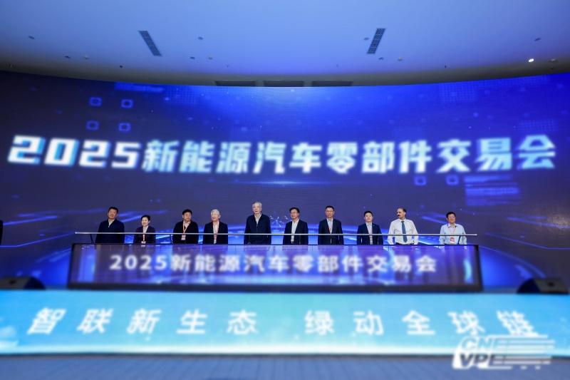 共绘产业新蓝图！东风商用车再度亮相十堰新能源汽车零部件交易会
