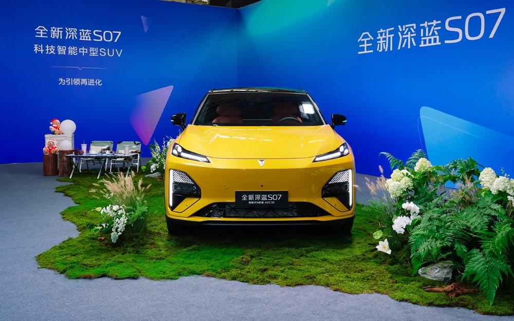 15万级标配华为乾崑豪华SUV，全新深蓝S07上市，