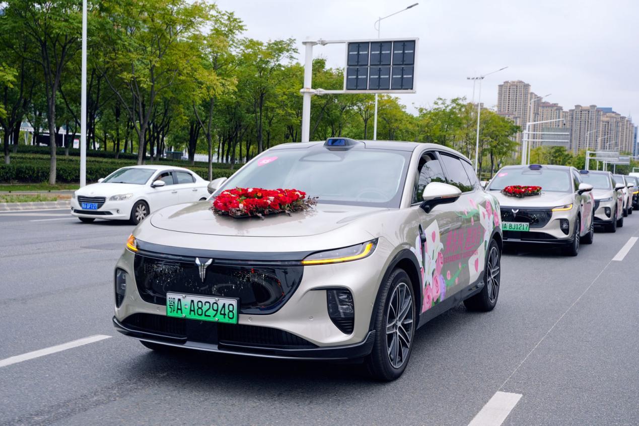 乘东风结同心 遇知音谱新篇 东风汽车2025年职工集体婚礼温情启幕