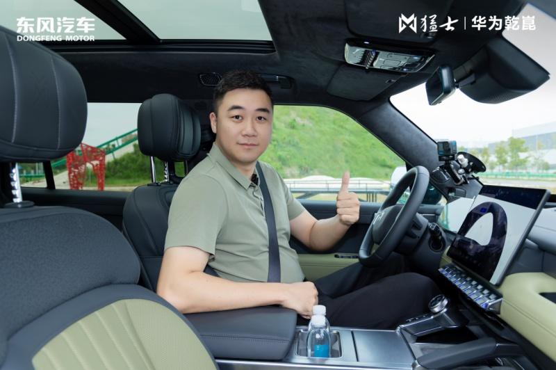 冠军之选!赵芸蕾、洪炜冠军之家喜提猛士M817