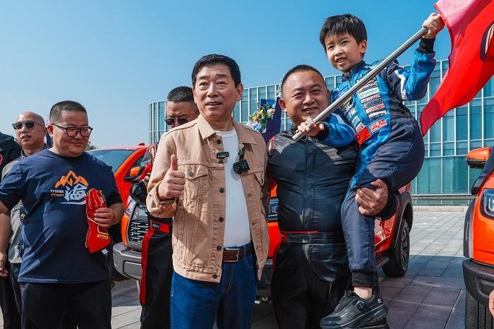 V6火炮上市即交付 魏建军兑现承诺亲自为首批用户交车