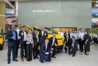 从“最大单”到“持续加码”！DHL续购500台EV30，上汽大通领跑欧洲绿色物流赛道