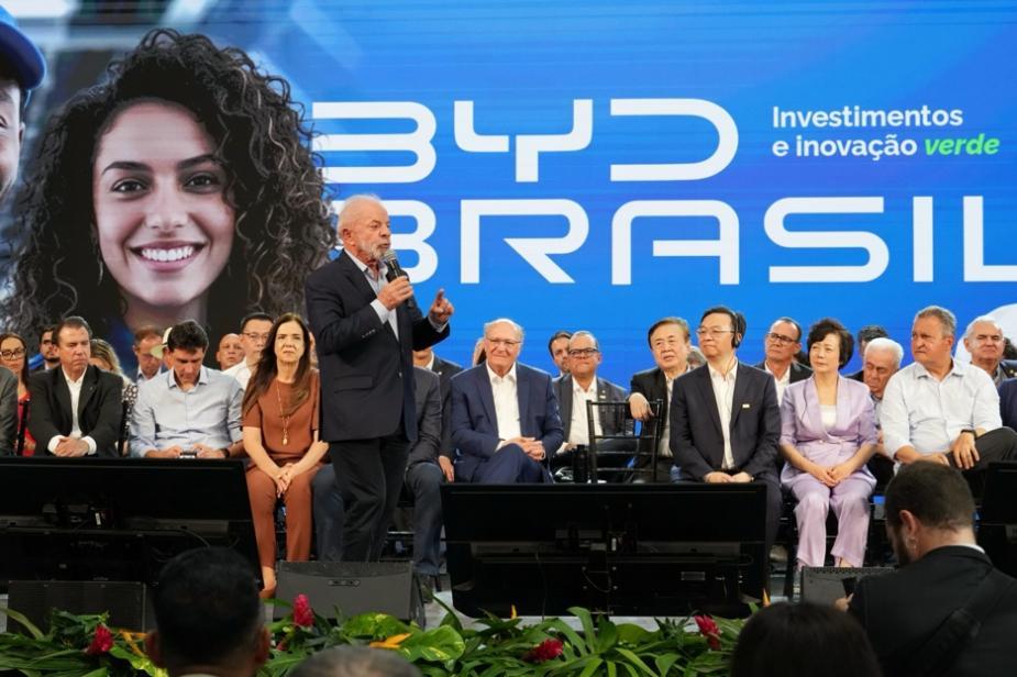 比亚迪第1400万辆新能源车在巴西工厂下线，巴西总统卢拉成为车主