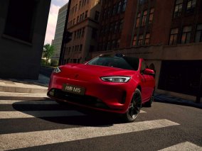 问界新M5 Ultra与特斯拉Model Y，谁才是智慧出行伙伴？