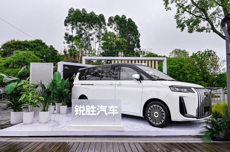 以专业精神重塑MPV价值标杆，锐胜汽车打造全域幸福价格带