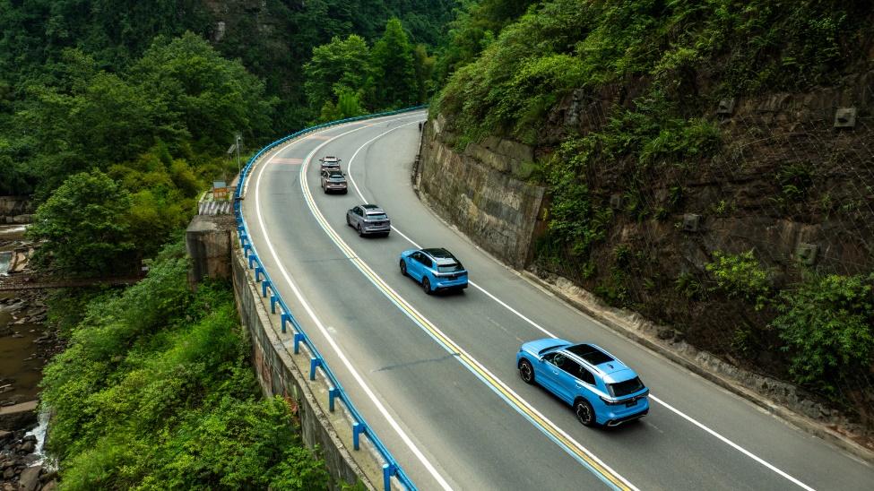限时价19.29万元起，燃油SUV“真六边形战士”，途观L Pro 2026款靠谱与智能兼得