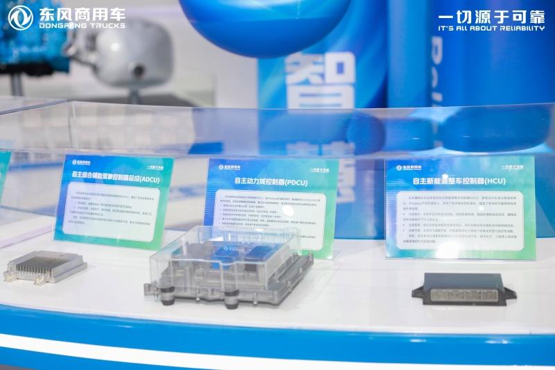 东风商用车亮剑！6车7动力震撼武汉车展