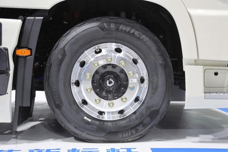 欧洲人抢着要的国产氢能半挂，续航超700km，欧洲版东风天龙GX氢燃料电池牵引车实拍