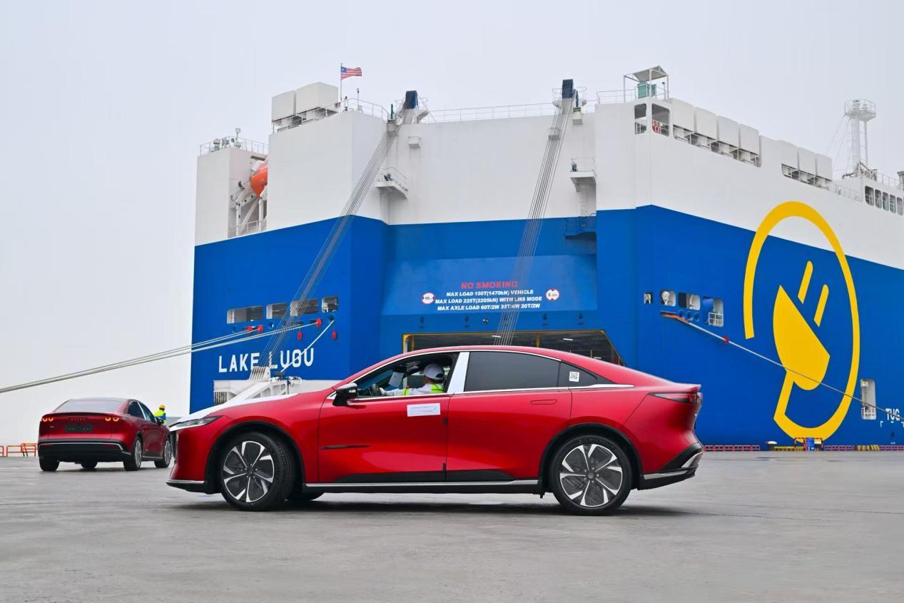 MAZDA 6e亮相2025泰国国际车展 长安马自达新能源全球化布局持续加速