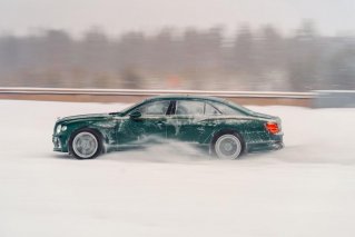 宾利飞驰极致版车型 刷新全球极北现役赛道“冬季圈速纪录”