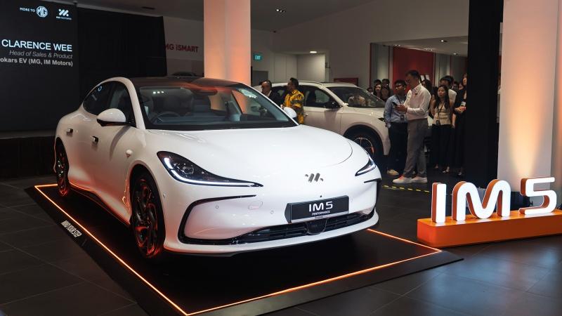 新加坡汽车最高殊荣！智己IM5荣获《海峡时报》“2025年度车型”！
