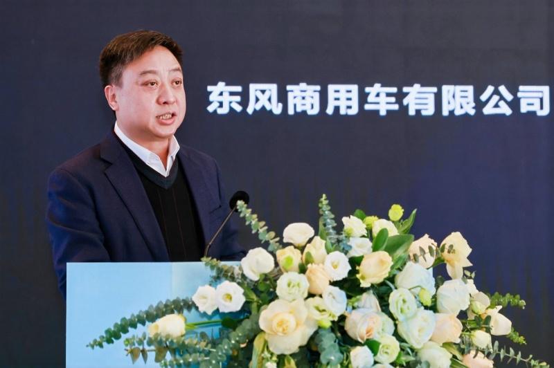 30台兆瓦超充重卡交付！东风&华为共建兆瓦超充生态 共赢全电物流机遇