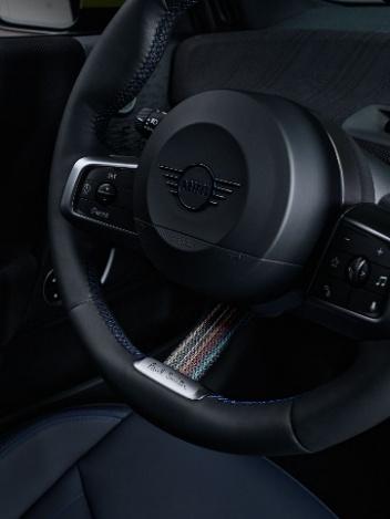 从高定秀场到都市街头，电动MINI COOPER PAUL SMITH设计师款开启预售