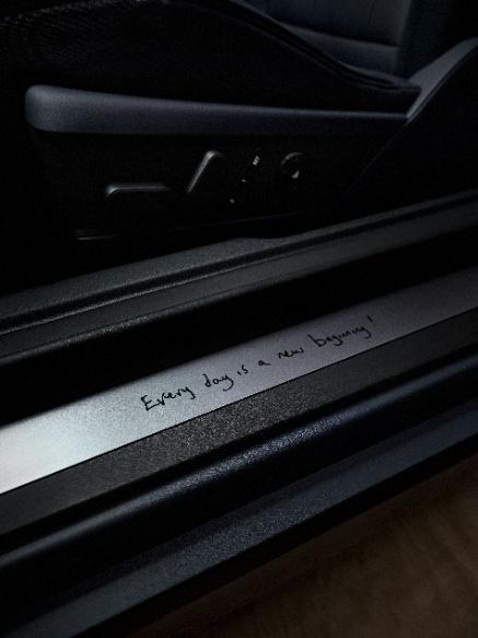 从高定秀场到都市街头，电动MINI COOPER PAUL SMITH设计师款开启预售