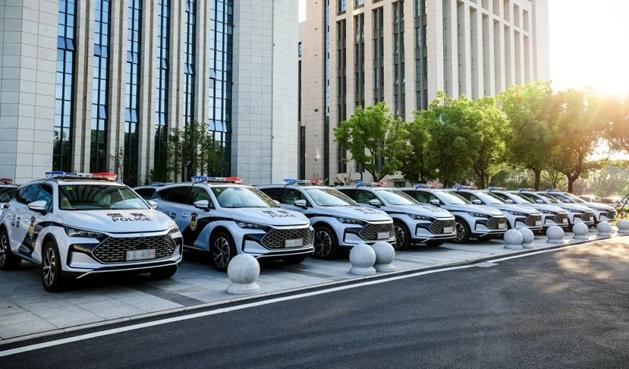 比亚迪警务车，《守护解放西》镜头外的实力答卷