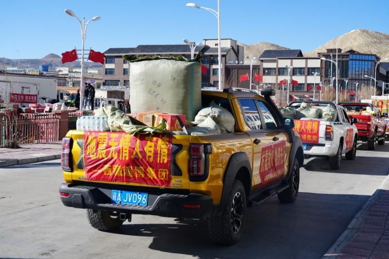 铲车开道，风骏护航：草原父母的爱有多硬核？