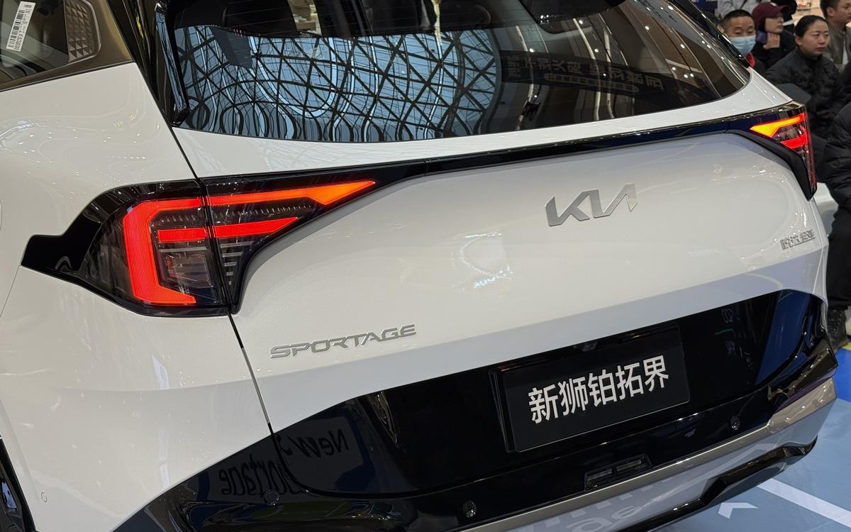 全新外观内饰，配1.5T、2.0T双动力，起亚新狮铂拓界成都上市