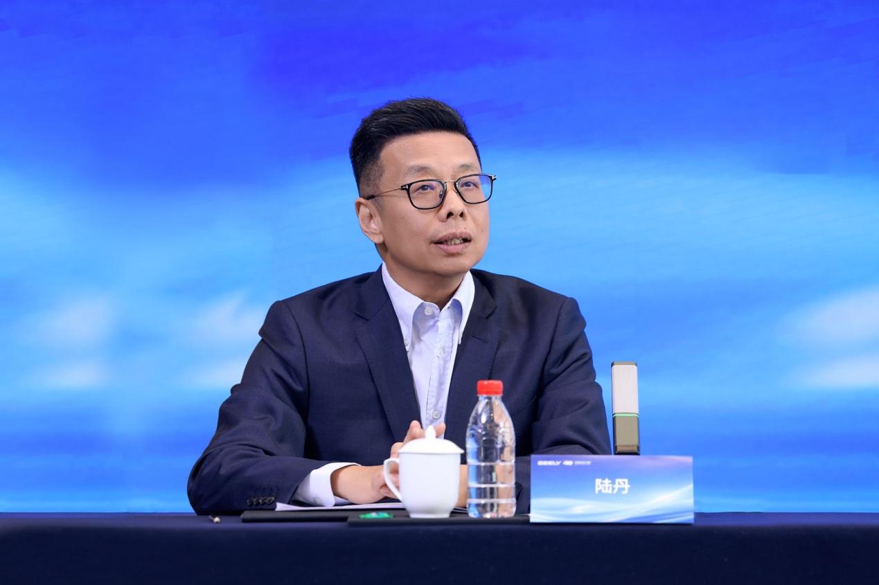吉利控股集团和芯位科技共同启动“跨时代跃迁人才培养计划”从高中毕业生中直接选拔“特才”