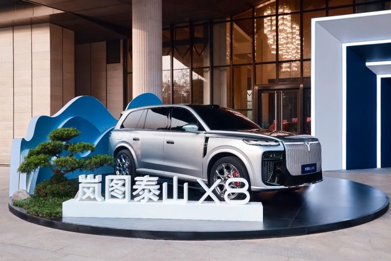 “央国企高端新能源汽车第一股”诞生！岚图汽车在港交所挂牌上市