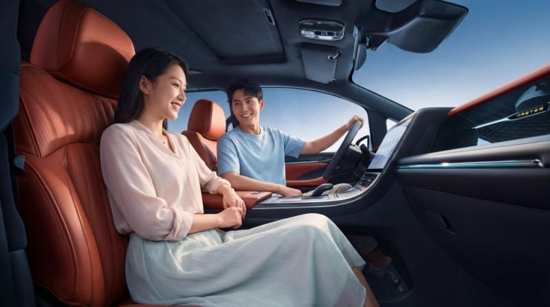 开年最热MPV？除了“一字头”价格，2026款M8 HEV的热度从哪来？
