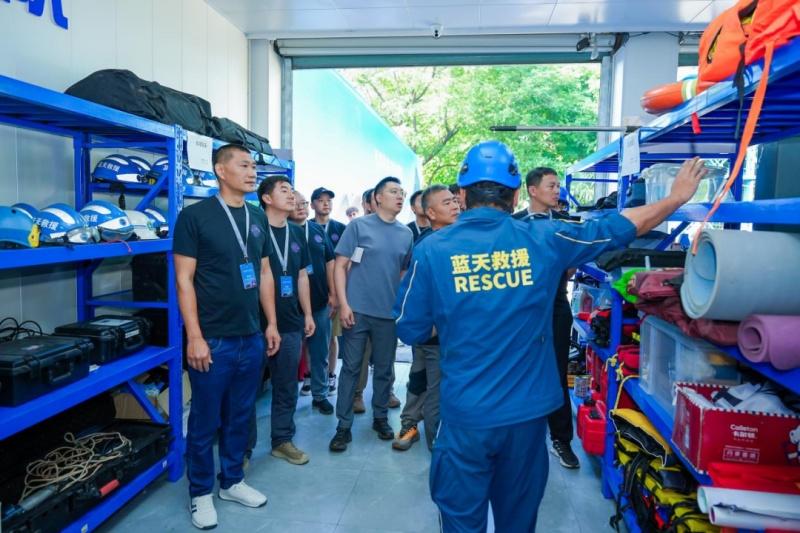 纵横品牌携手蓝天救援队圆满完成全国首个车主专业救援实训